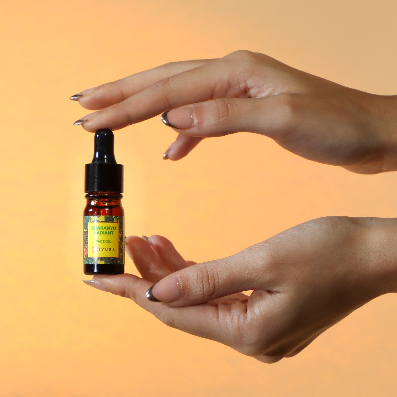 Mini Bharanyu Radiant Face Oil